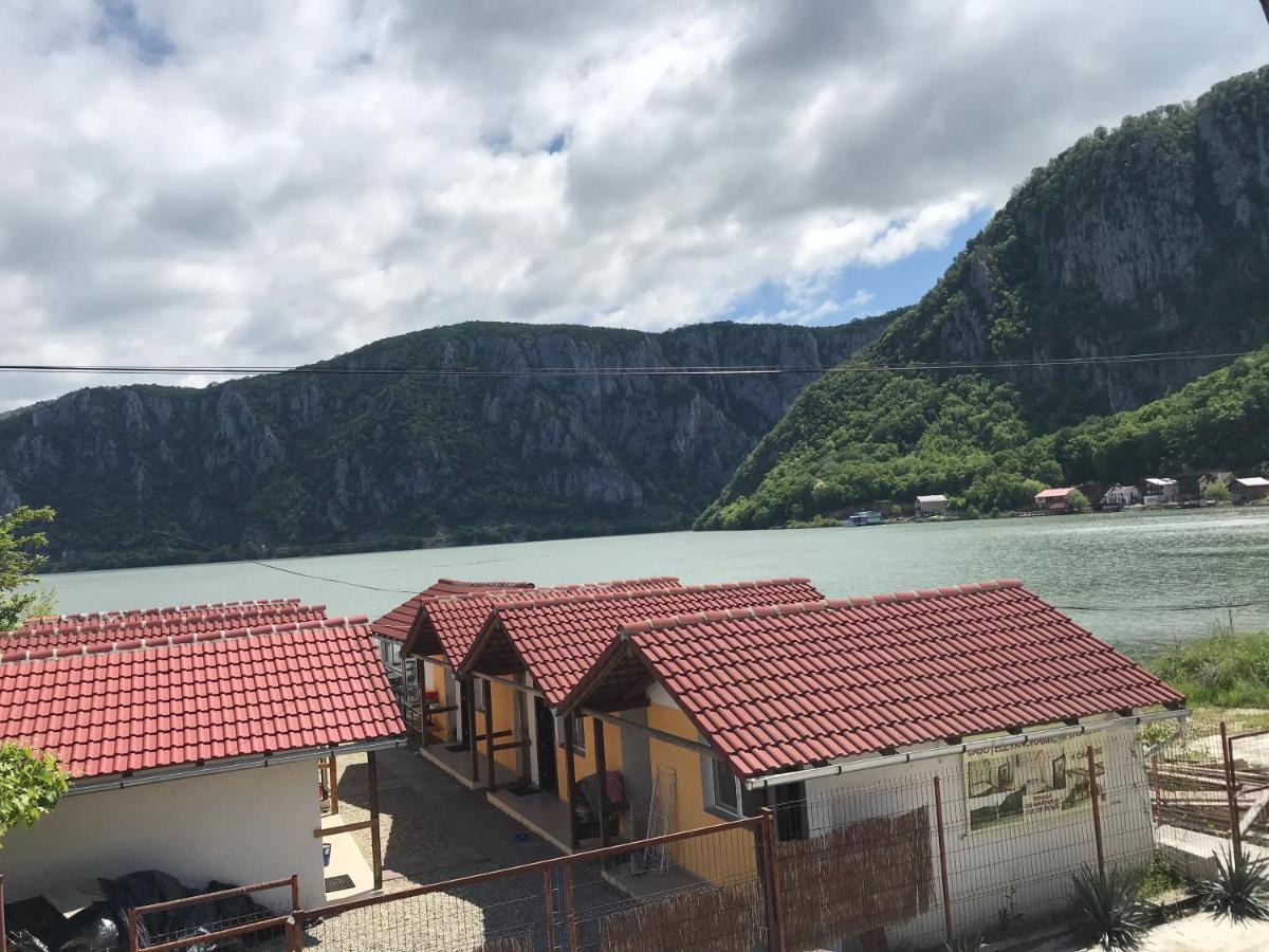 Casa Panoramic Villa Dubova Buitenkant foto